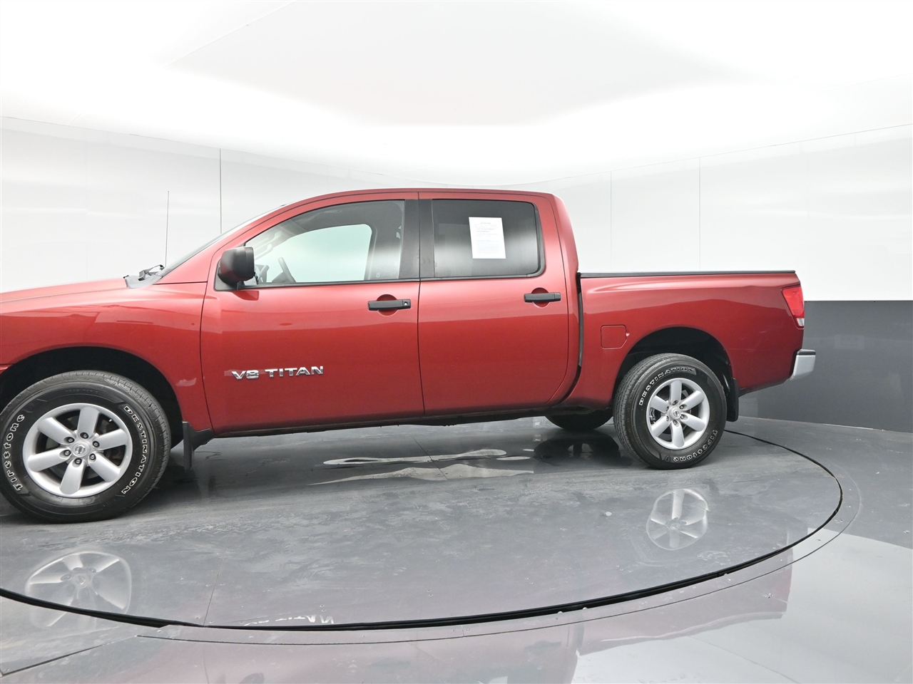 2015 Nissan Titan SL Crew Cab photo 8