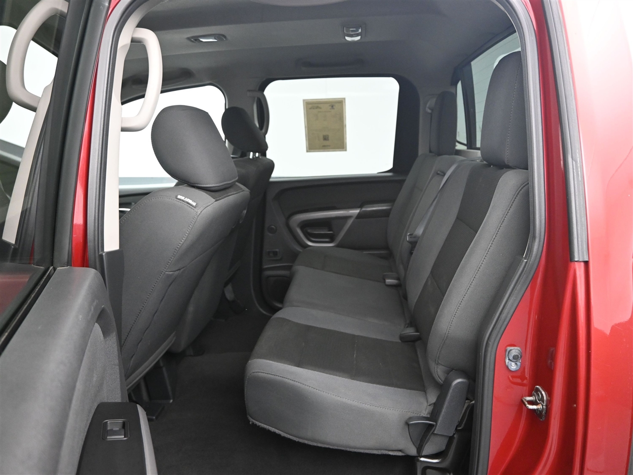 2015 Nissan Titan SL Crew Cab photo 10