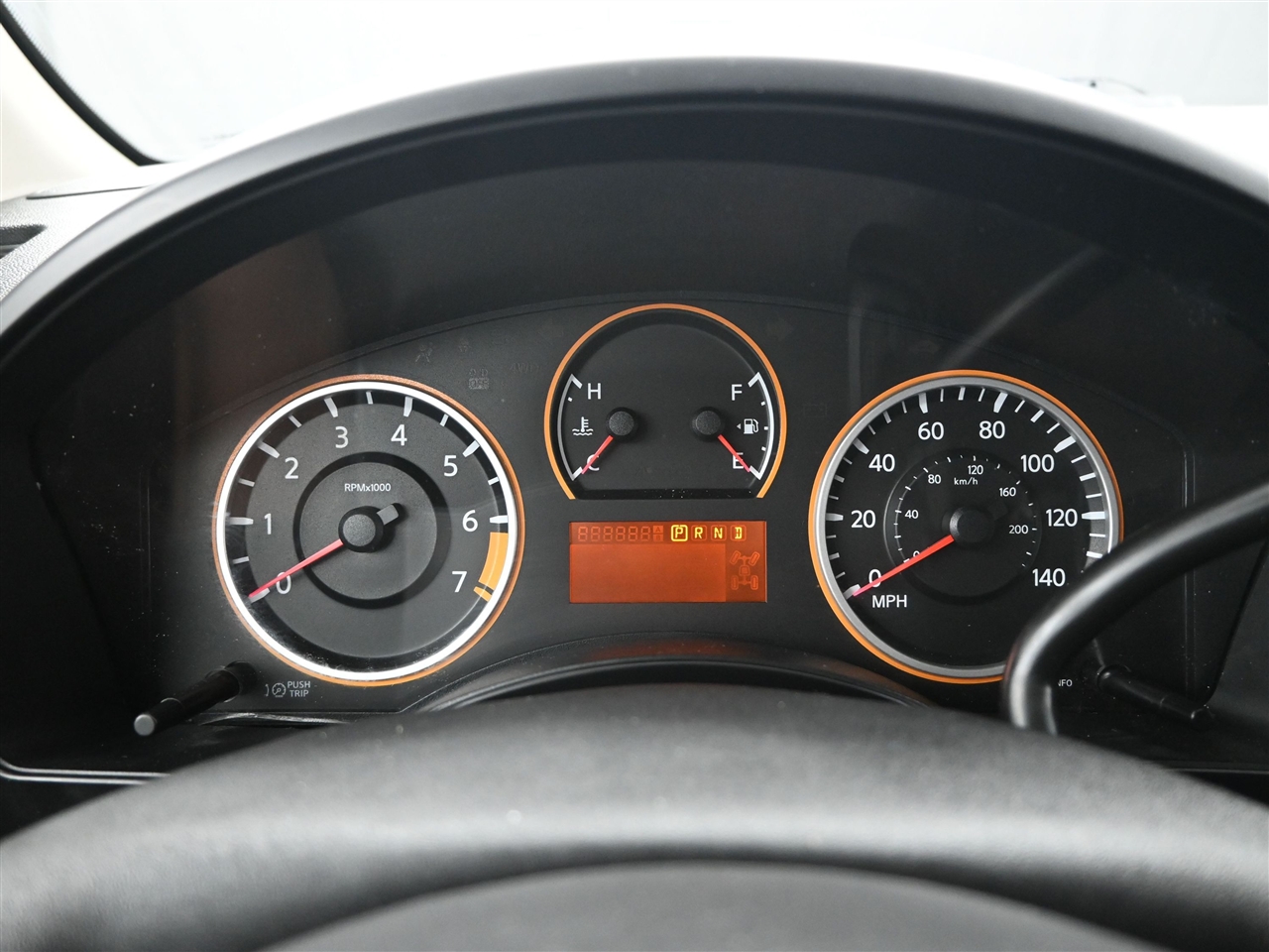 2015 Nissan Titan SL Crew Cab photo 15