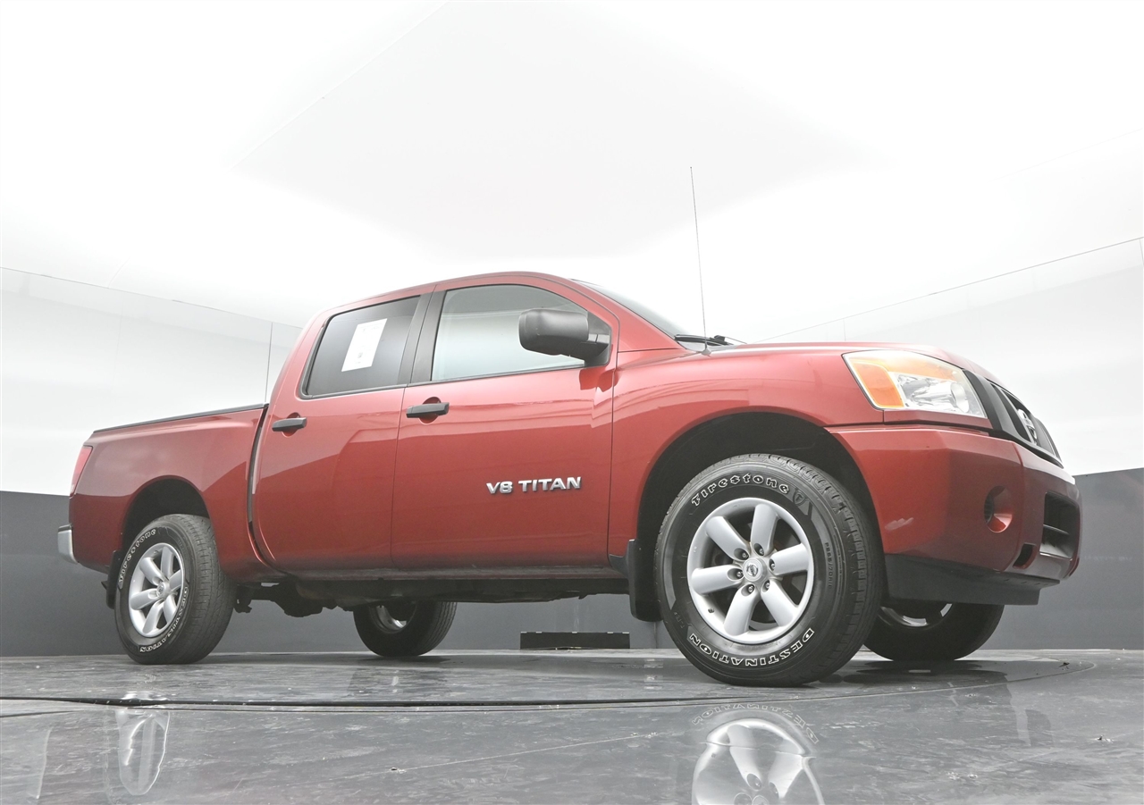 2015 Nissan Titan SL Crew Cab photo 30