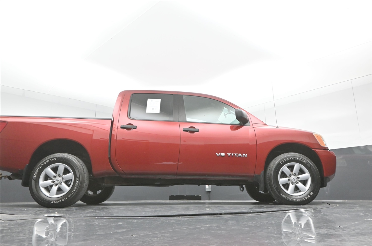 2015 Nissan Titan SL Crew Cab photo 31