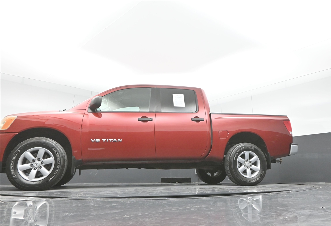 2015 Nissan Titan SL Crew Cab photo 35