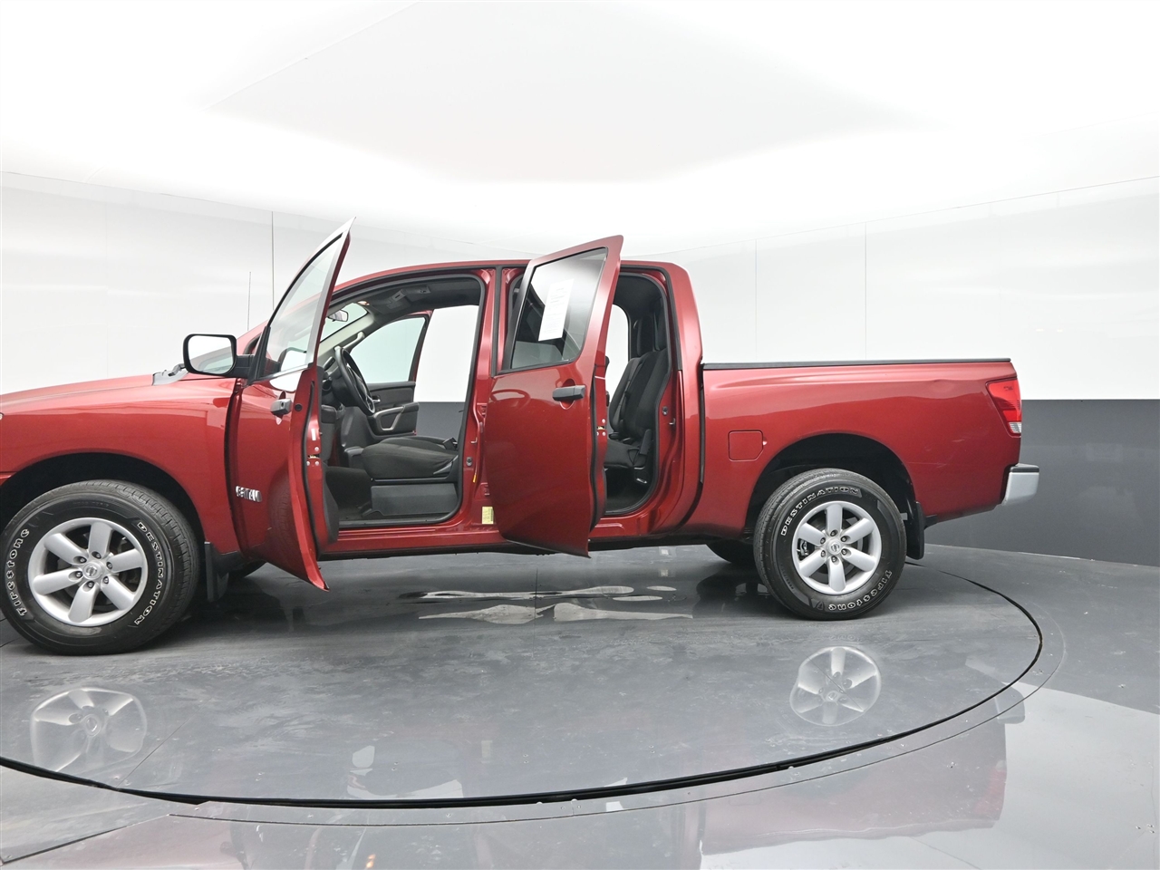 2015 Nissan Titan SL Crew Cab photo 39