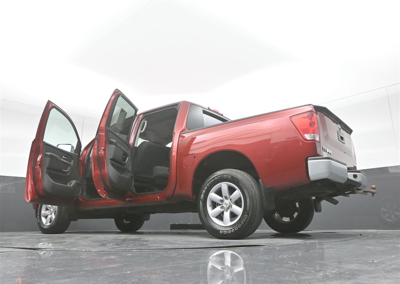 2015 Nissan Titan SL Crew Cab photo 42