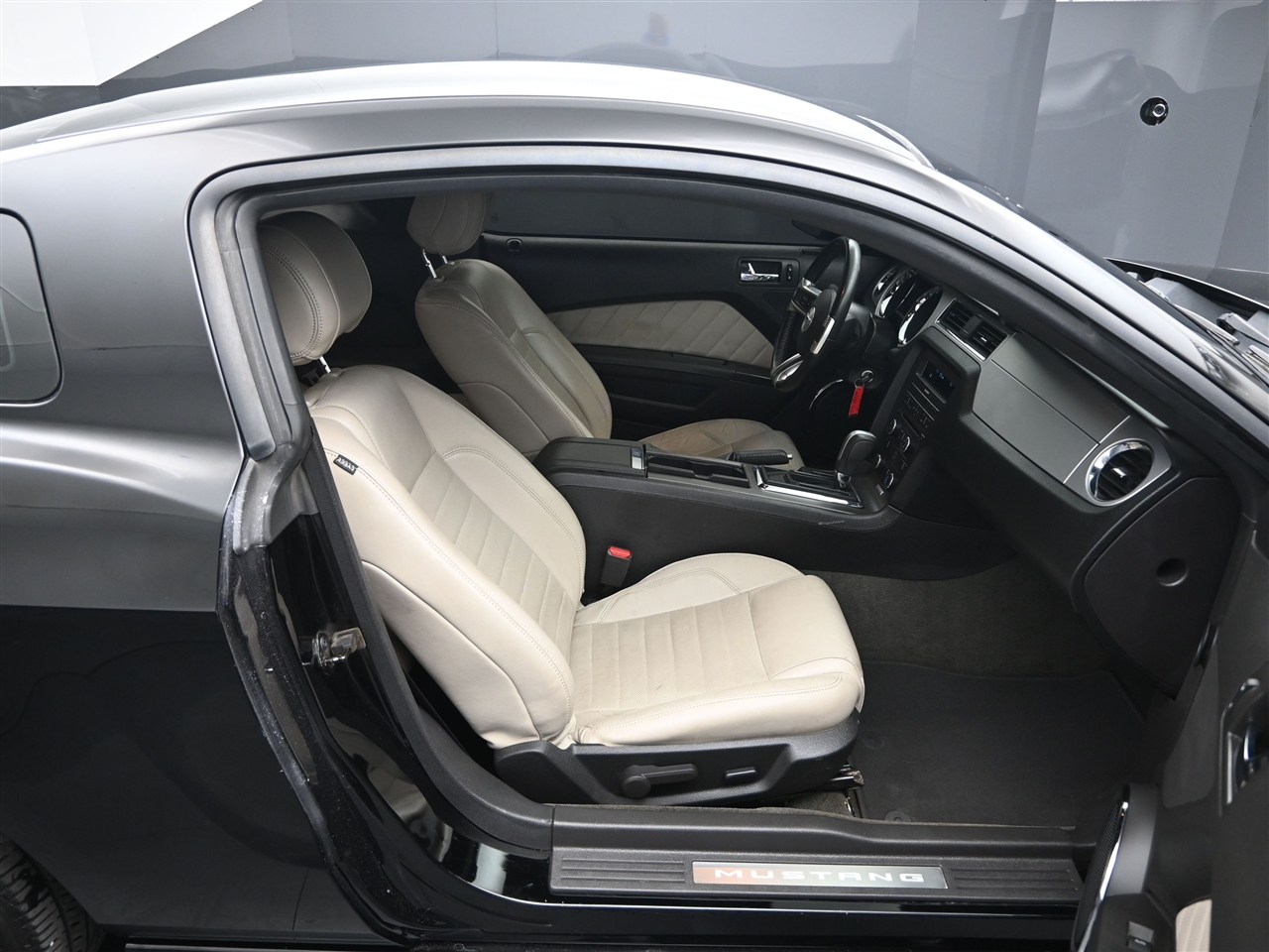 2014 Ford Mustang GT photo 9