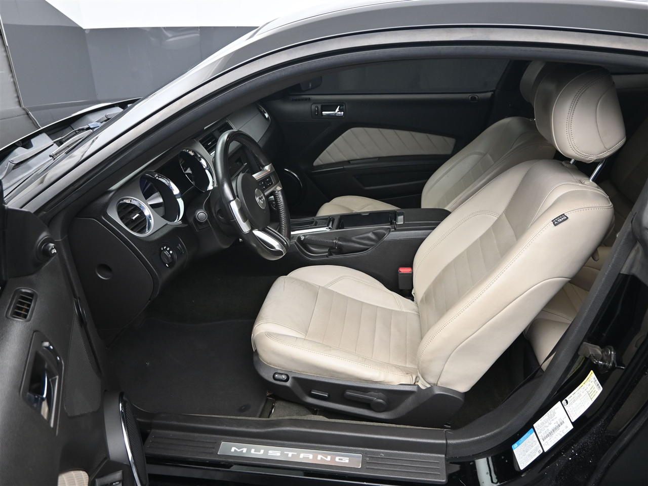 2014 Ford Mustang GT photo 10