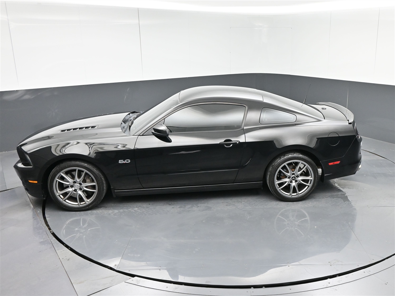 2014 Ford Mustang GT photo 24