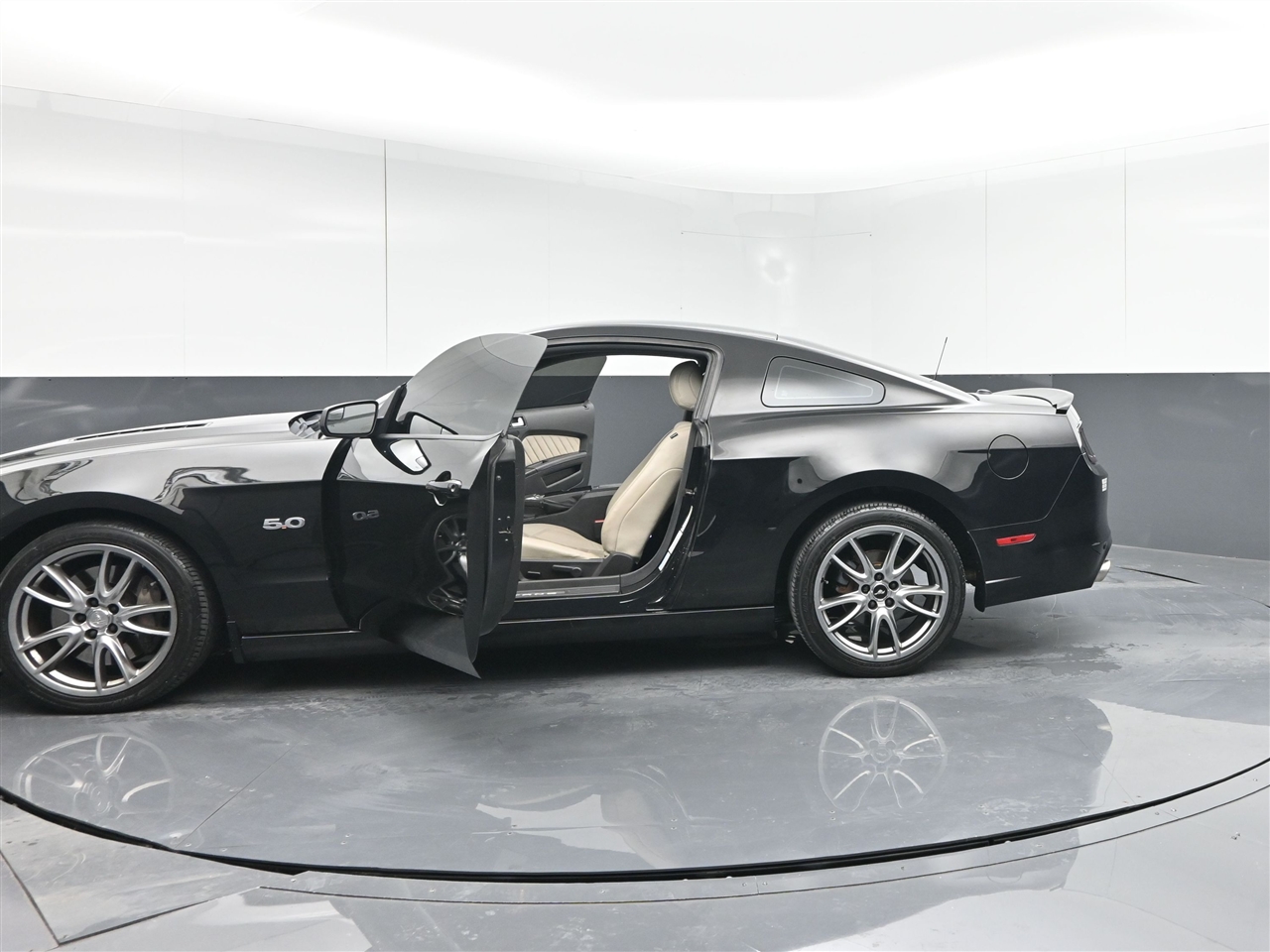 2014 Ford Mustang GT photo 36