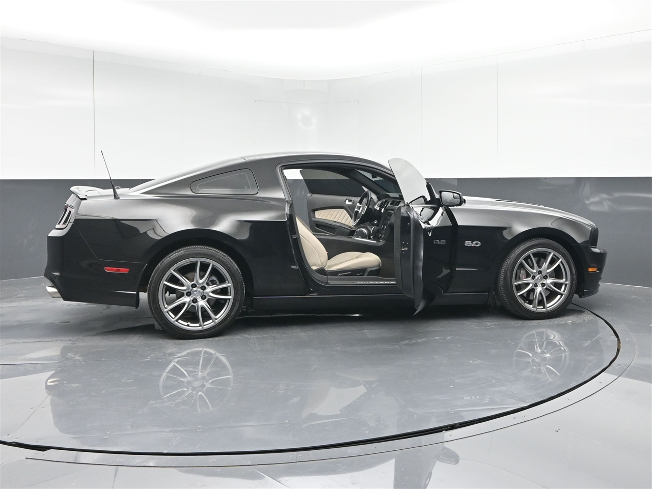 2014 Ford Mustang GT photo 37