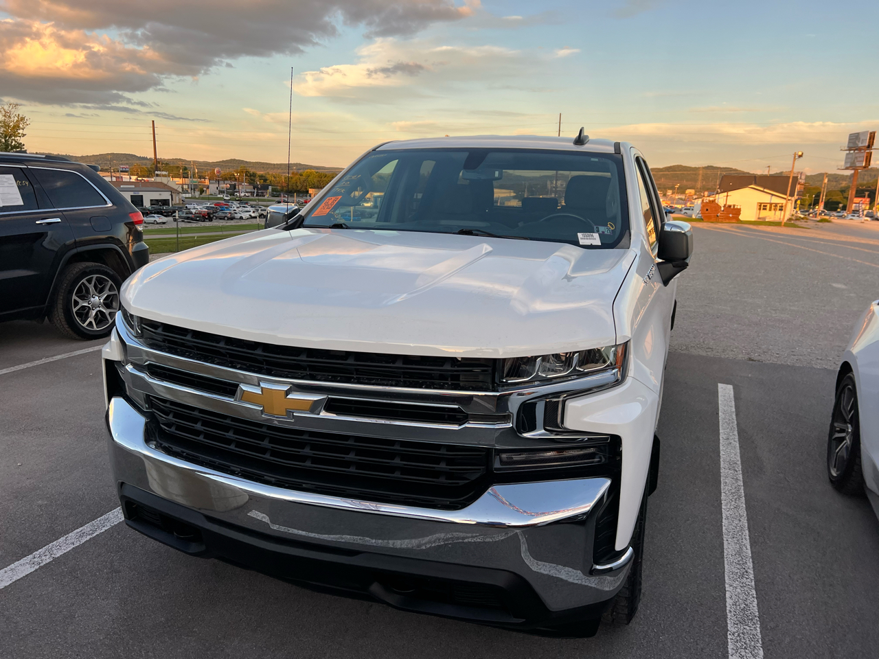 2020 Chevrolet Silverado 1500 LT photo 2