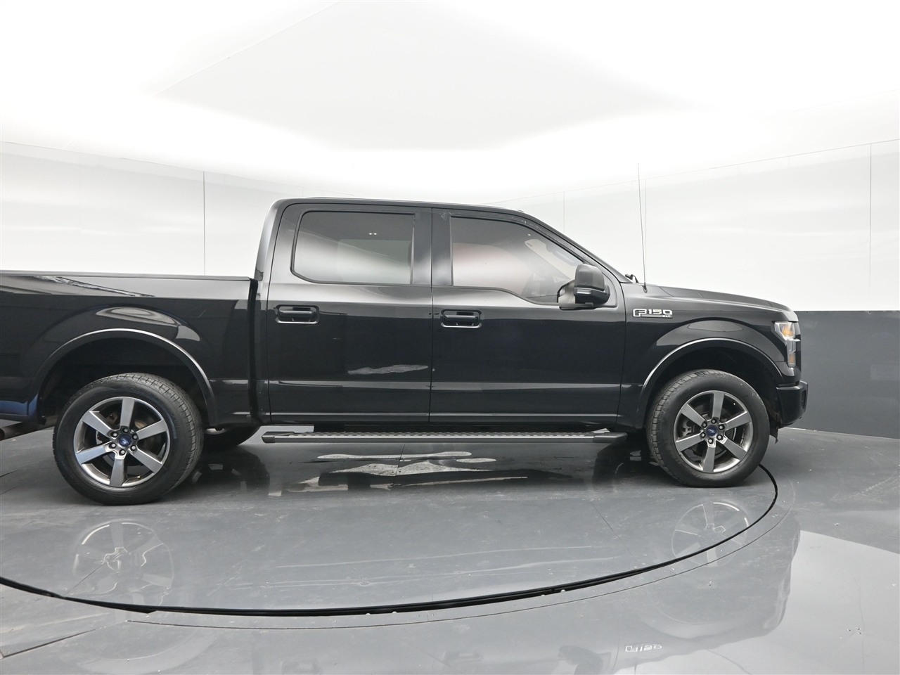 Ford F-150 XLT SuperCrew 5.5-ft. Bed 4WD 2016 Ford F-150 XLT SuperCrew 5.5-ft. Bed 4WD 2016