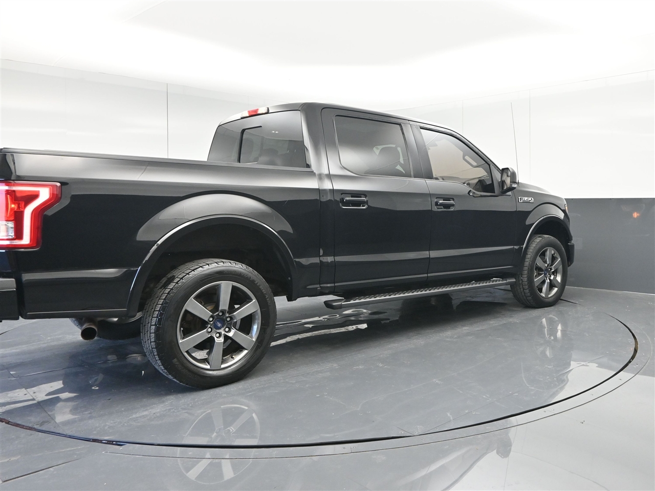 Ford F-150 XLT SuperCrew 5.5-ft. Bed 4WD 2016 Ford F-150 XLT SuperCrew 5.5-ft. Bed 4WD 2016