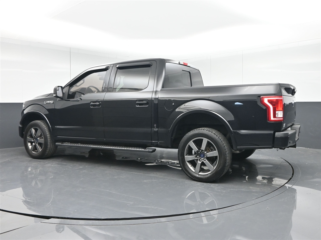 Ford F-150 XLT SuperCrew 5.5-ft. Bed 4WD 2016 Ford F-150 XLT SuperCrew 5.5-ft. Bed 4WD 2016