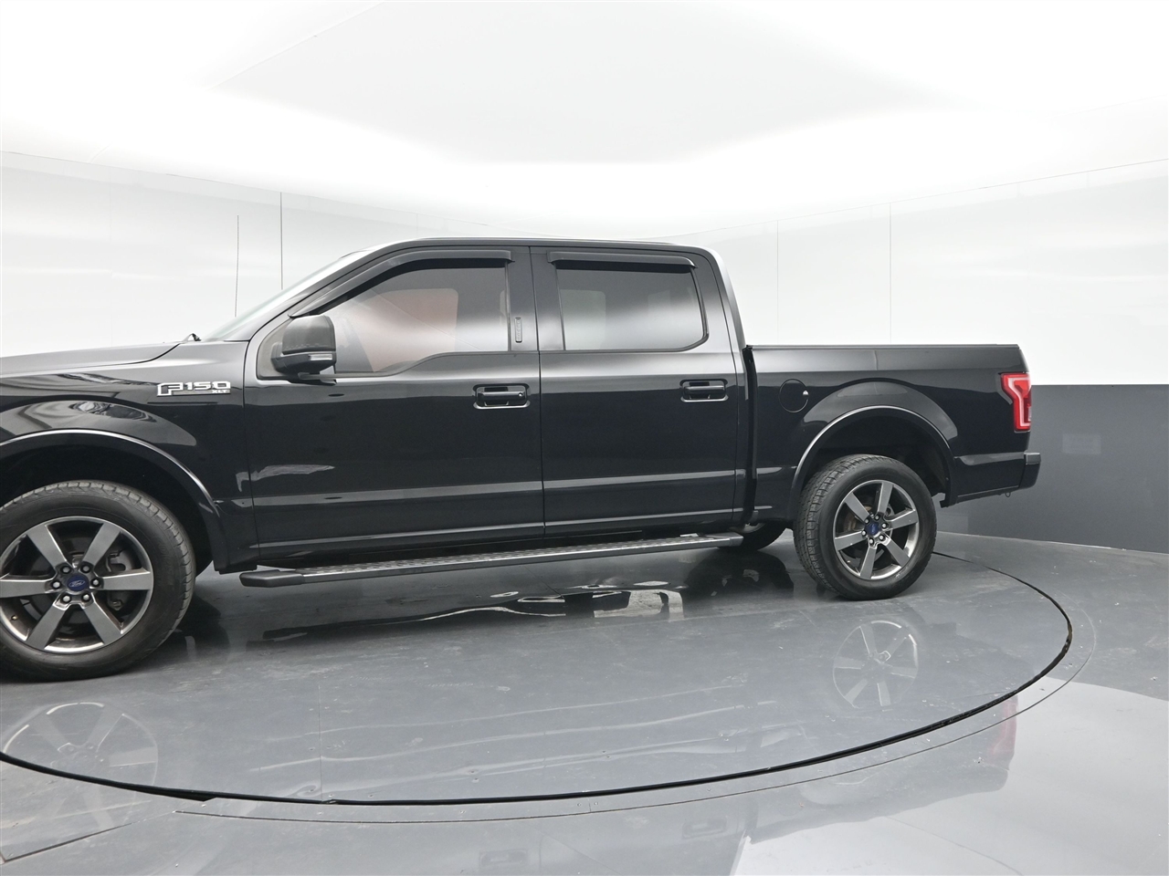 Ford F-150 XLT SuperCrew 5.5-ft. Bed 4WD 2016 Ford F-150 XLT SuperCrew 5.5-ft. Bed 4WD 2016