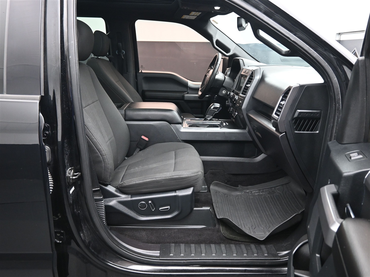 Ford F-150 XLT SuperCrew 5.5-ft. Bed 4WD 2016 Ford F-150 XLT SuperCrew 5.5-ft. Bed 4WD 2016