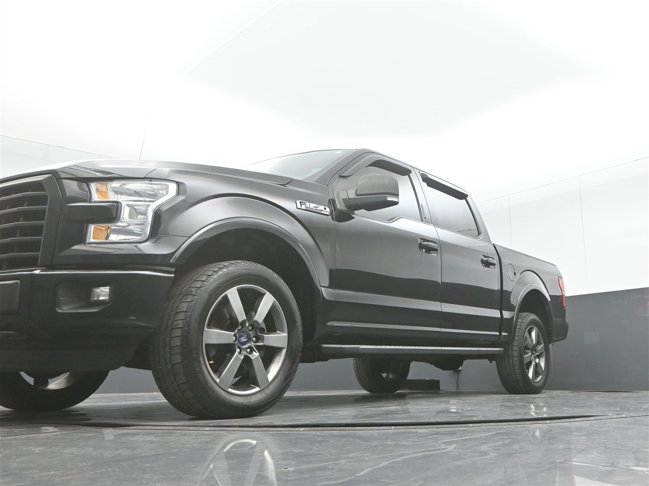 Ford F-150 XLT SuperCrew 5.5-ft. Bed 4WD 2016 Ford F-150 XLT SuperCrew 5.5-ft. Bed 4WD 2016