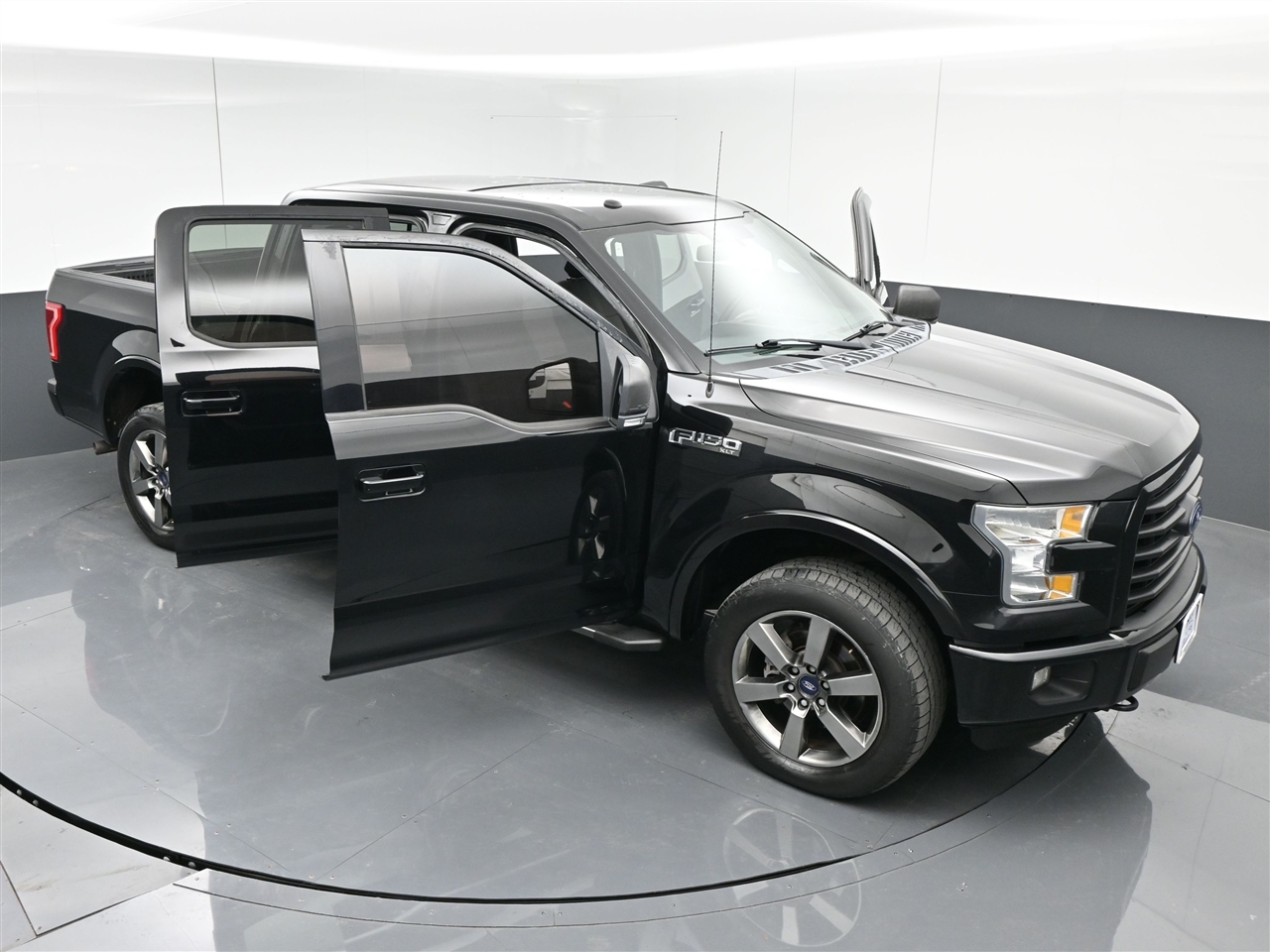 Ford F-150 XLT SuperCrew 5.5-ft. Bed 4WD 2016 Ford F-150 XLT SuperCrew 5.5-ft. Bed 4WD 2016