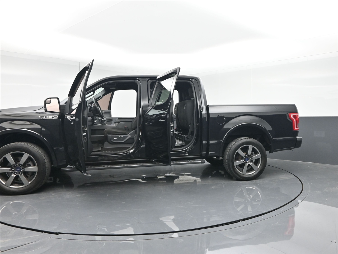 Ford F-150 XLT SuperCrew 5.5-ft. Bed 4WD 2016 Ford F-150 XLT SuperCrew 5.5-ft. Bed 4WD 2016