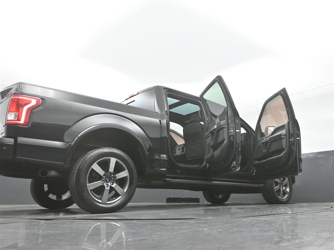 Ford F-150 XLT SuperCrew 5.5-ft. Bed 4WD 2016 Ford F-150 XLT SuperCrew 5.5-ft. Bed 4WD 2016