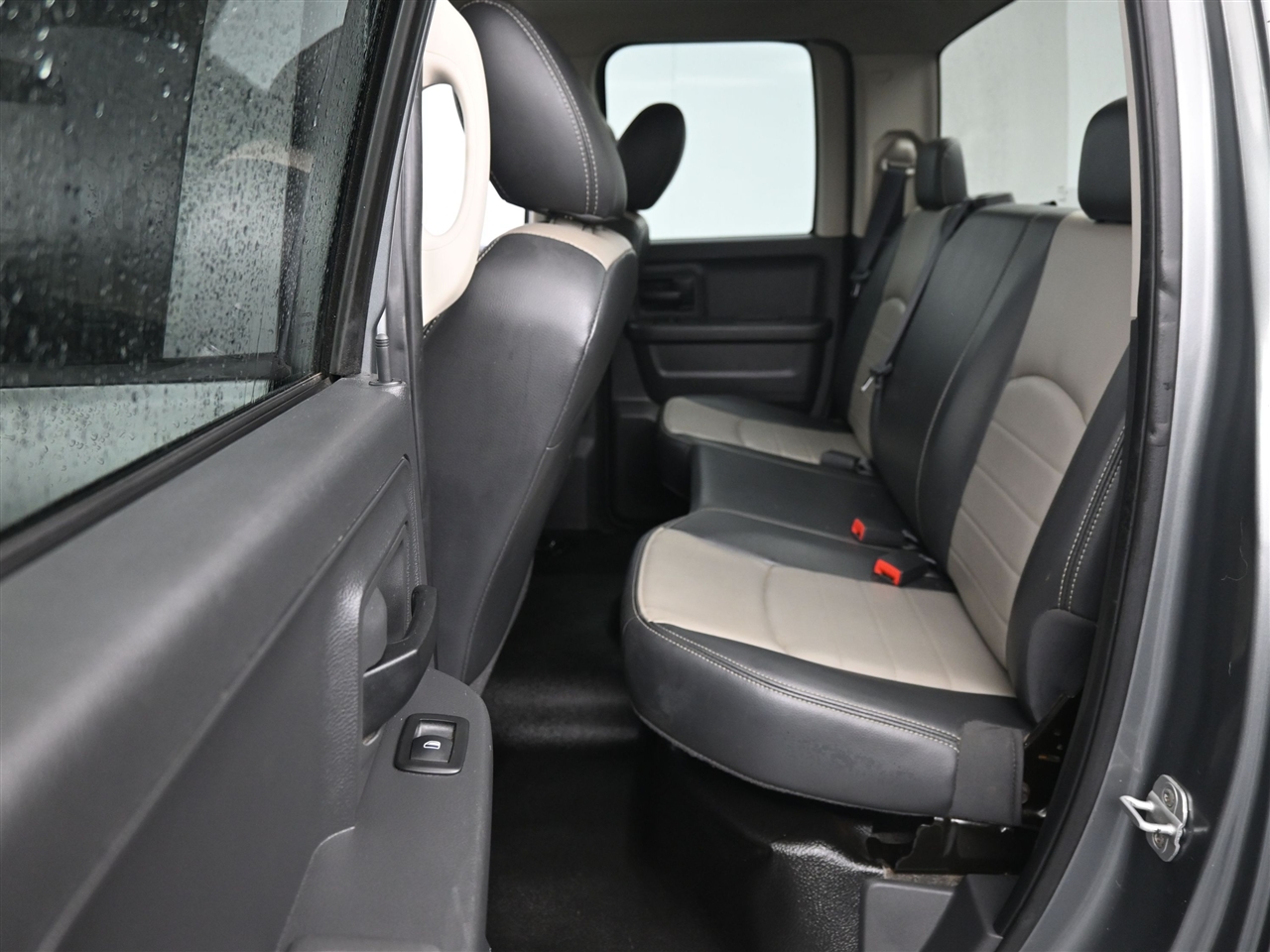 Dodge 1500 ST Quad Cab 4WD 2010 Dodge 1500 ST Quad Cab 4WD 2010