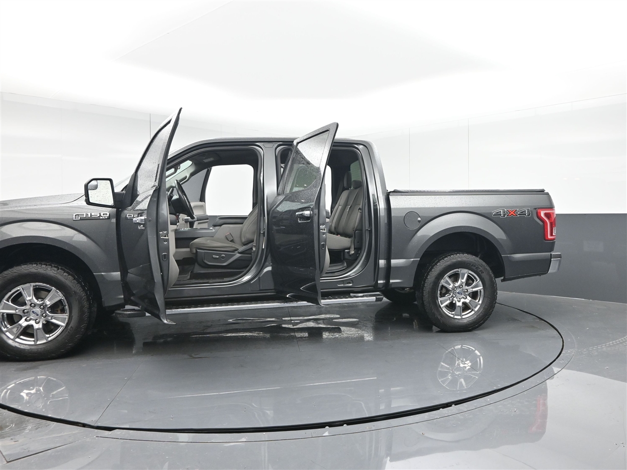 Ford F-150 XLT SuperCrew 5.5-ft. Bed 4WD 2016 Ford F-150 XLT SuperCrew 5.5-ft. Bed 4WD 2016