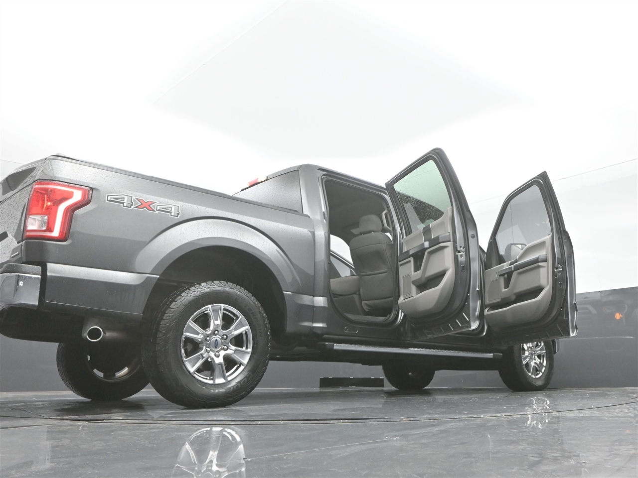 Ford F-150 XLT SuperCrew 5.5-ft. Bed 4WD 2016 Ford F-150 XLT SuperCrew 5.5-ft. Bed 4WD 2016