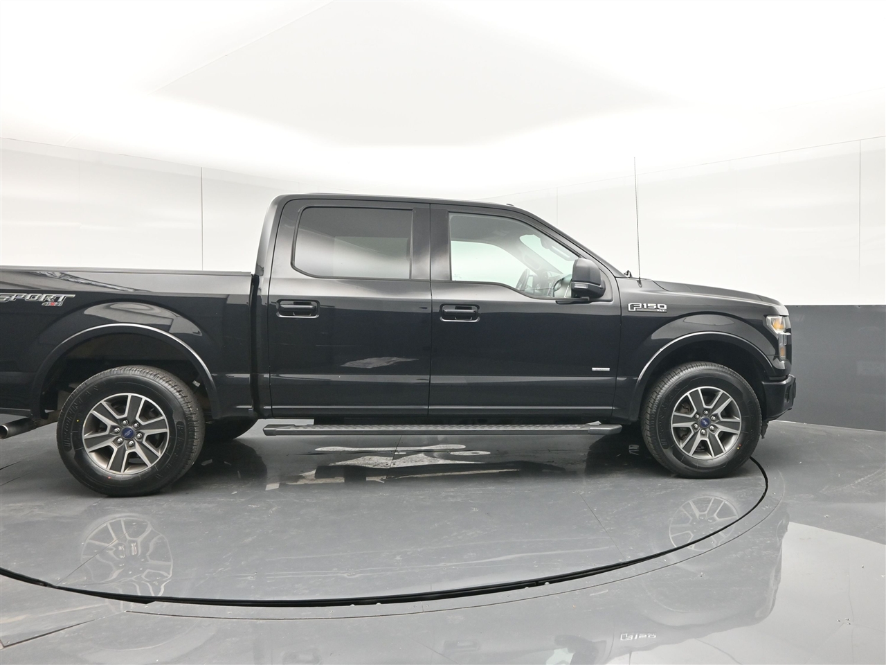 Ford F-150 XLT SuperCrew 5.5-ft. Bed 4WD 2016 Ford F-150 XLT SuperCrew 5.5-ft. Bed 4WD 2016