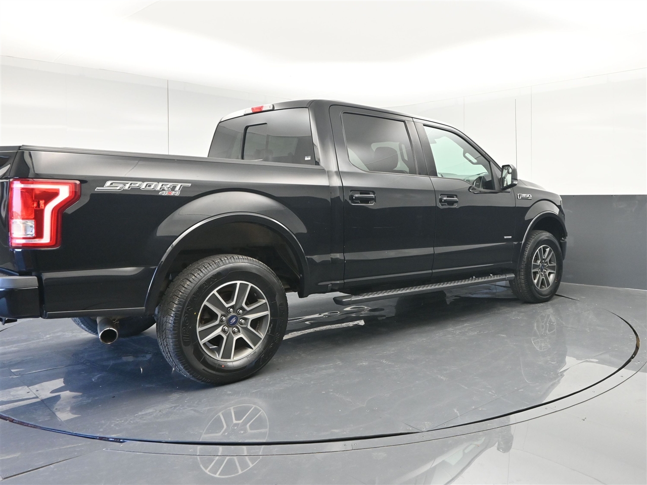 Ford F-150 XLT SuperCrew 5.5-ft. Bed 4WD 2016 Ford F-150 XLT SuperCrew 5.5-ft. Bed 4WD 2016