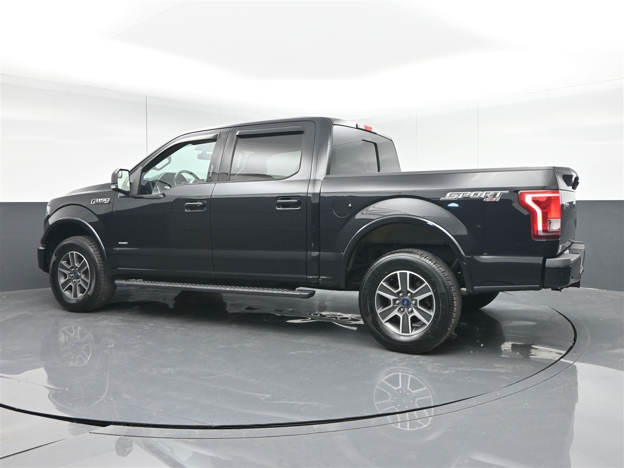 Ford F-150 XLT SuperCrew 5.5-ft. Bed 4WD 2016 Ford F-150 XLT SuperCrew 5.5-ft. Bed 4WD 2016