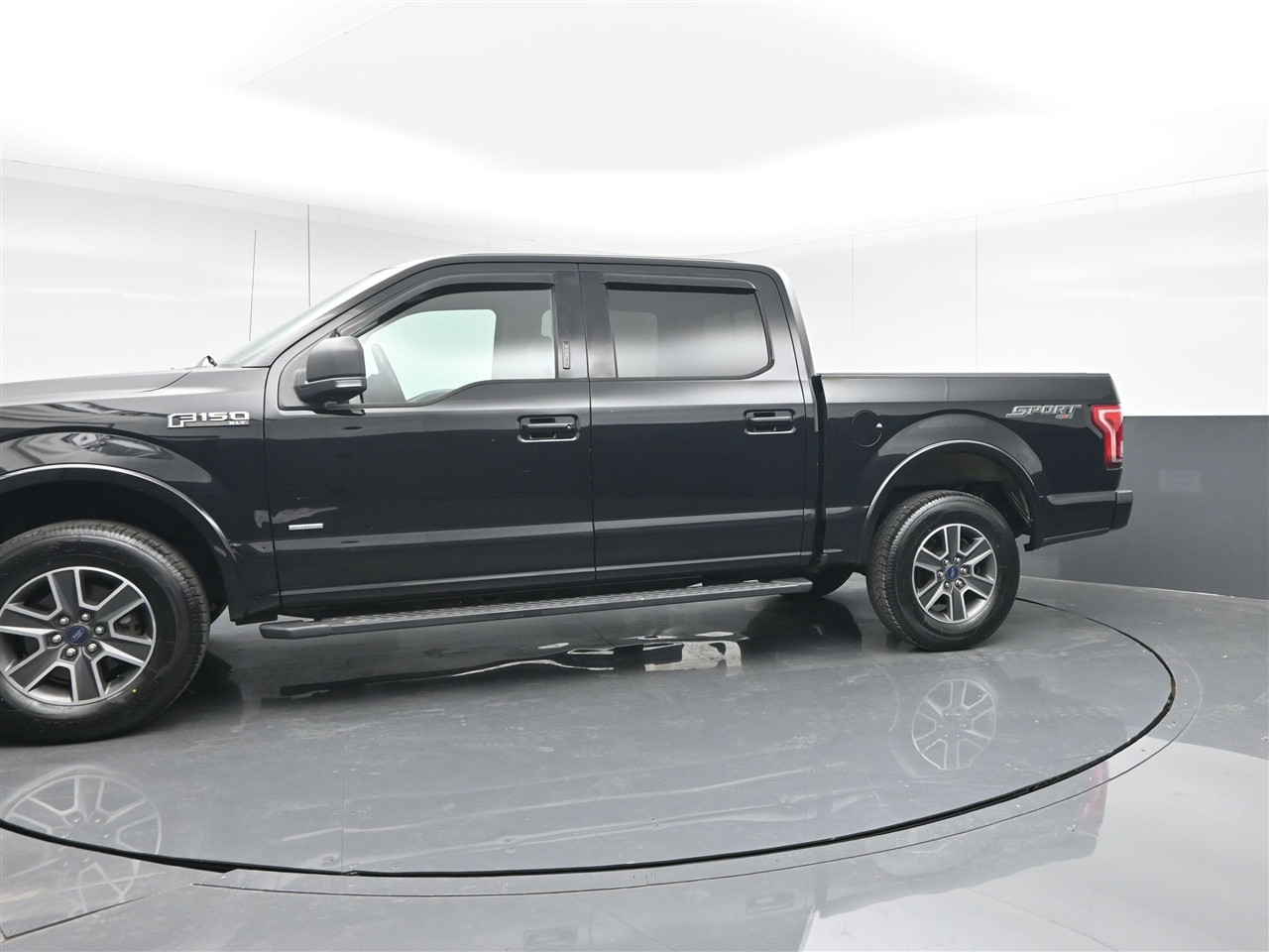 Ford F-150 XLT SuperCrew 5.5-ft. Bed 4WD 2016 Ford F-150 XLT SuperCrew 5.5-ft. Bed 4WD 2016