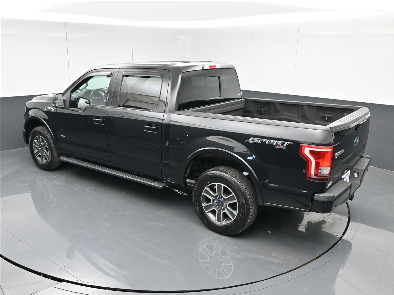 Ford F-150 XLT SuperCrew 5.5-ft. Bed 4WD 2016 Ford F-150 XLT SuperCrew 5.5-ft. Bed 4WD 2016