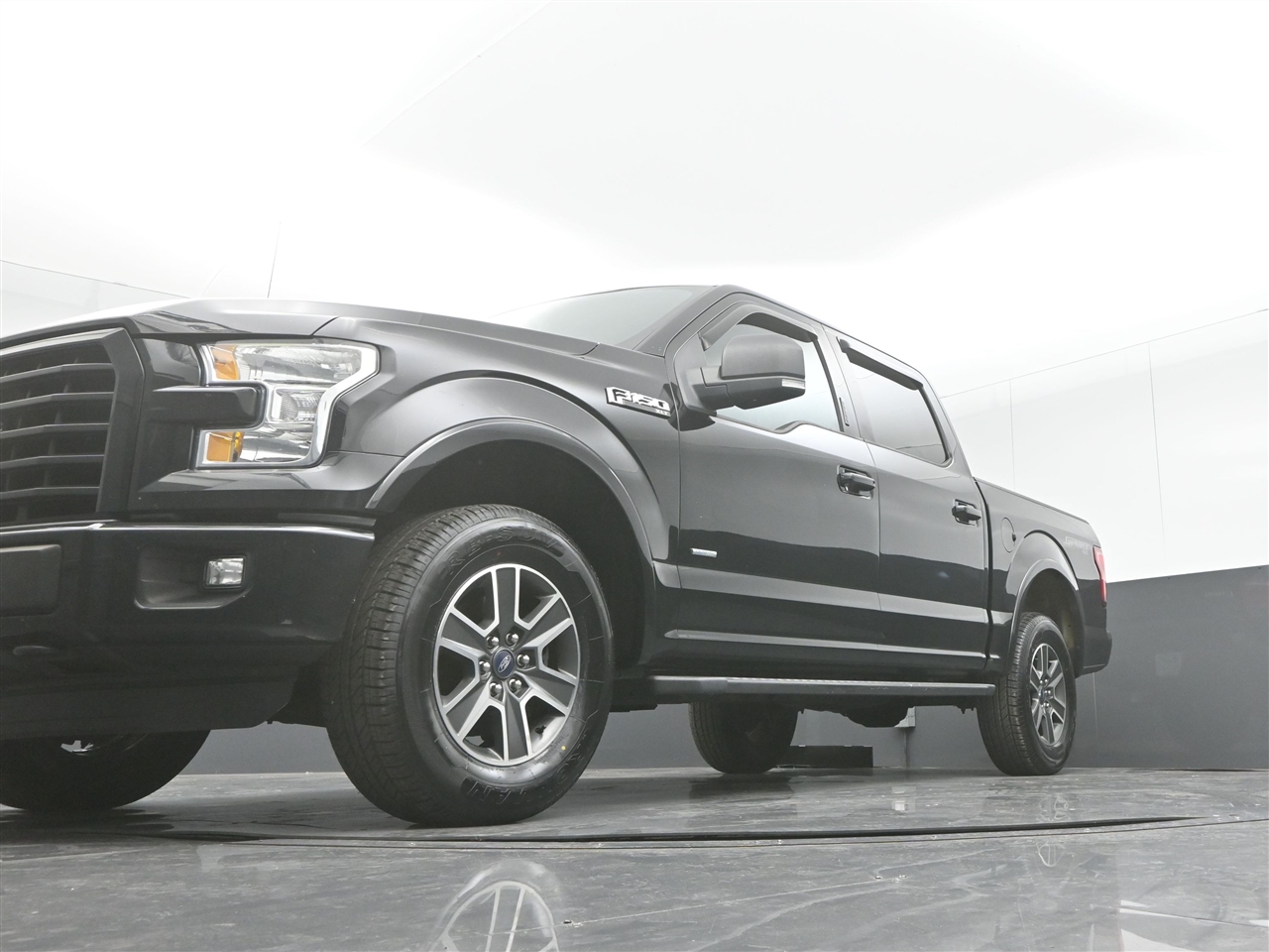 Ford F-150 XLT SuperCrew 5.5-ft. Bed 4WD 2016 Ford F-150 XLT SuperCrew 5.5-ft. Bed 4WD 2016