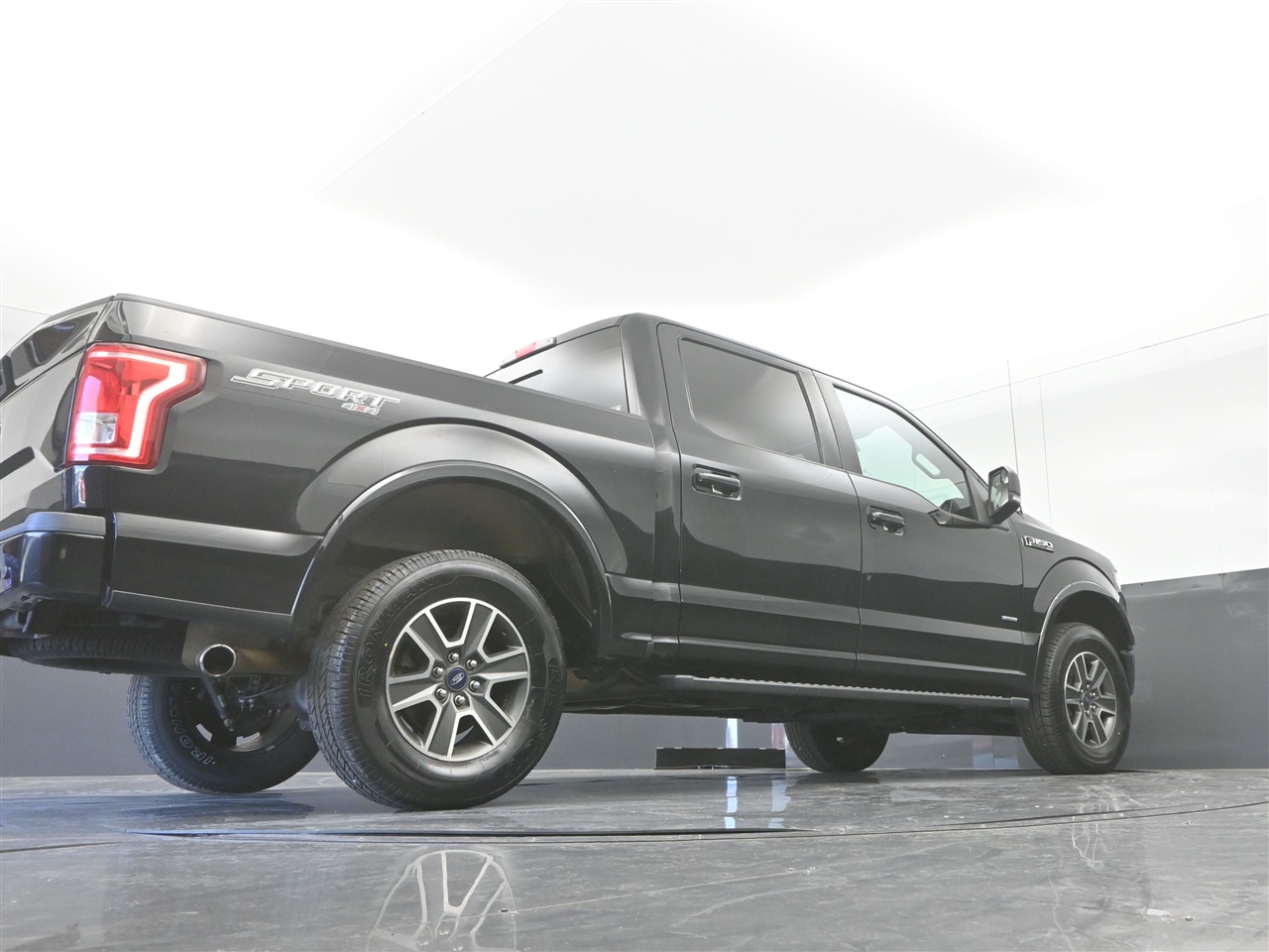 Ford F-150 XLT SuperCrew 5.5-ft. Bed 4WD 2016 Ford F-150 XLT SuperCrew 5.5-ft. Bed 4WD 2016