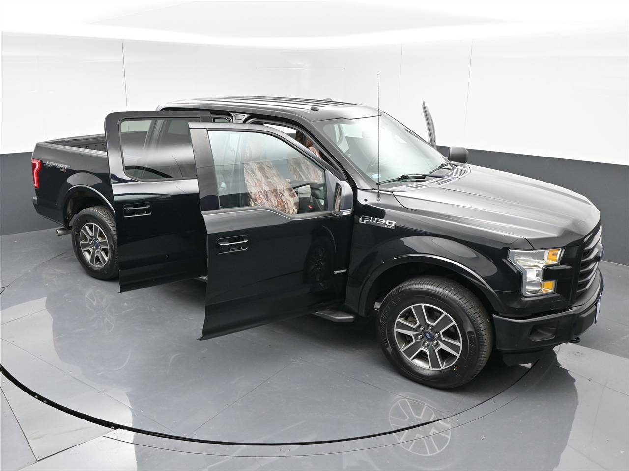 Ford F-150 XLT SuperCrew 5.5-ft. Bed 4WD 2016 Ford F-150 XLT SuperCrew 5.5-ft. Bed 4WD 2016