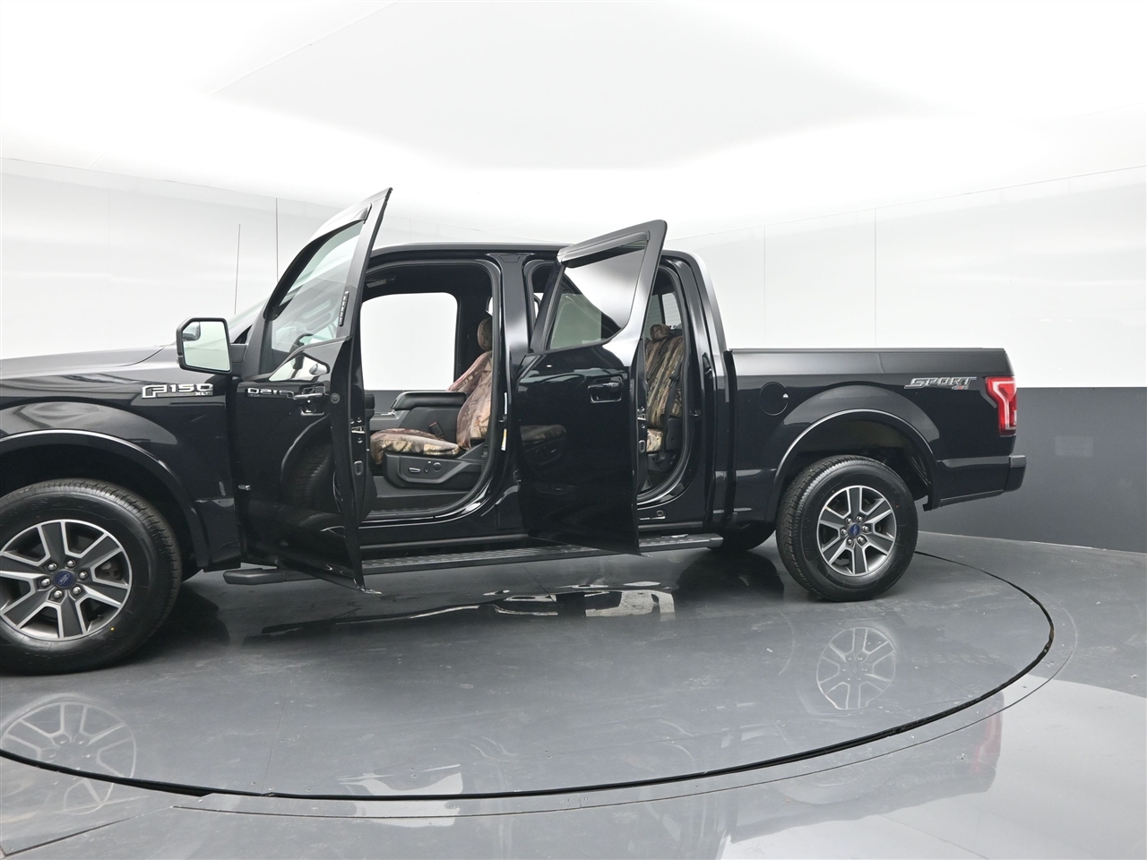 Ford F-150 XLT SuperCrew 5.5-ft. Bed 4WD 2016 Ford F-150 XLT SuperCrew 5.5-ft. Bed 4WD 2016