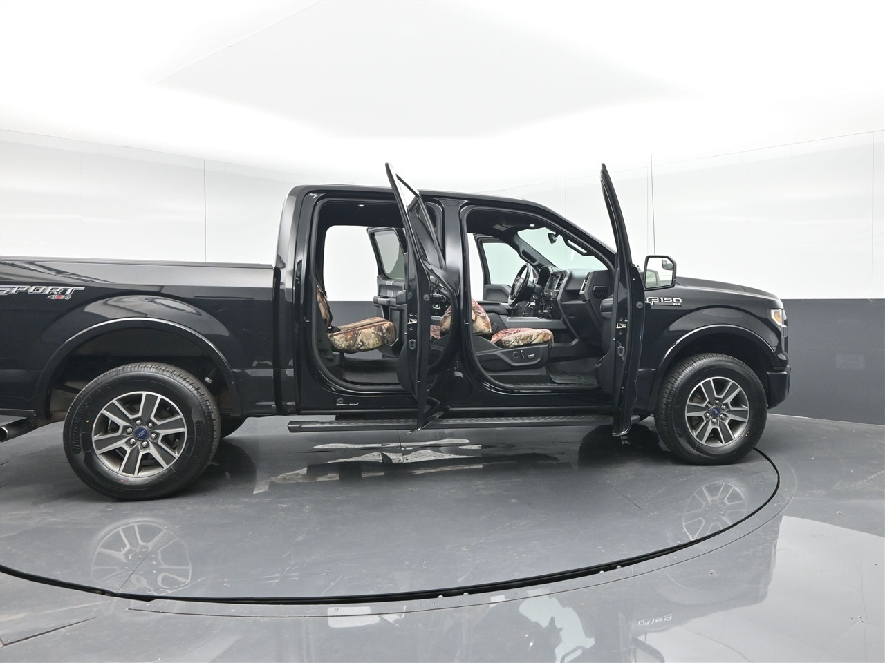 Ford F-150 XLT SuperCrew 5.5-ft. Bed 4WD 2016 Ford F-150 XLT SuperCrew 5.5-ft. Bed 4WD 2016