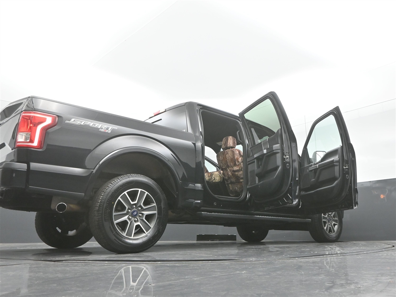 Ford F-150 XLT SuperCrew 5.5-ft. Bed 4WD 2016 Ford F-150 XLT SuperCrew 5.5-ft. Bed 4WD 2016