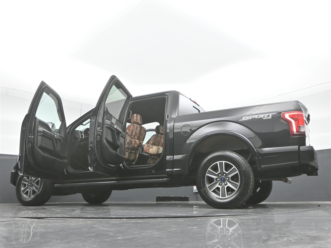 Ford F-150 XLT SuperCrew 5.5-ft. Bed 4WD 2016 Ford F-150 XLT SuperCrew 5.5-ft. Bed 4WD 2016