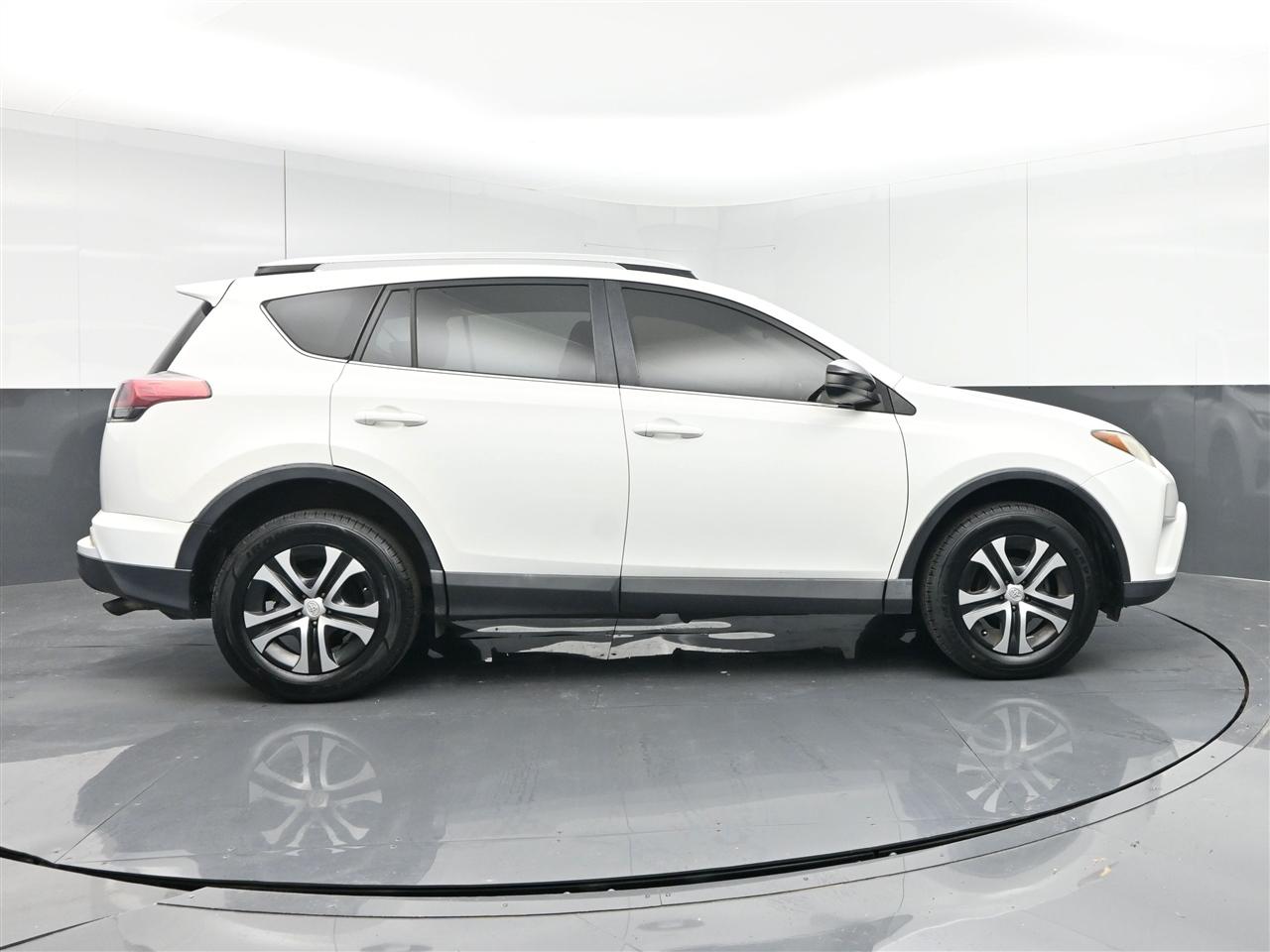 Toyota RAV4 LE AWD 2016