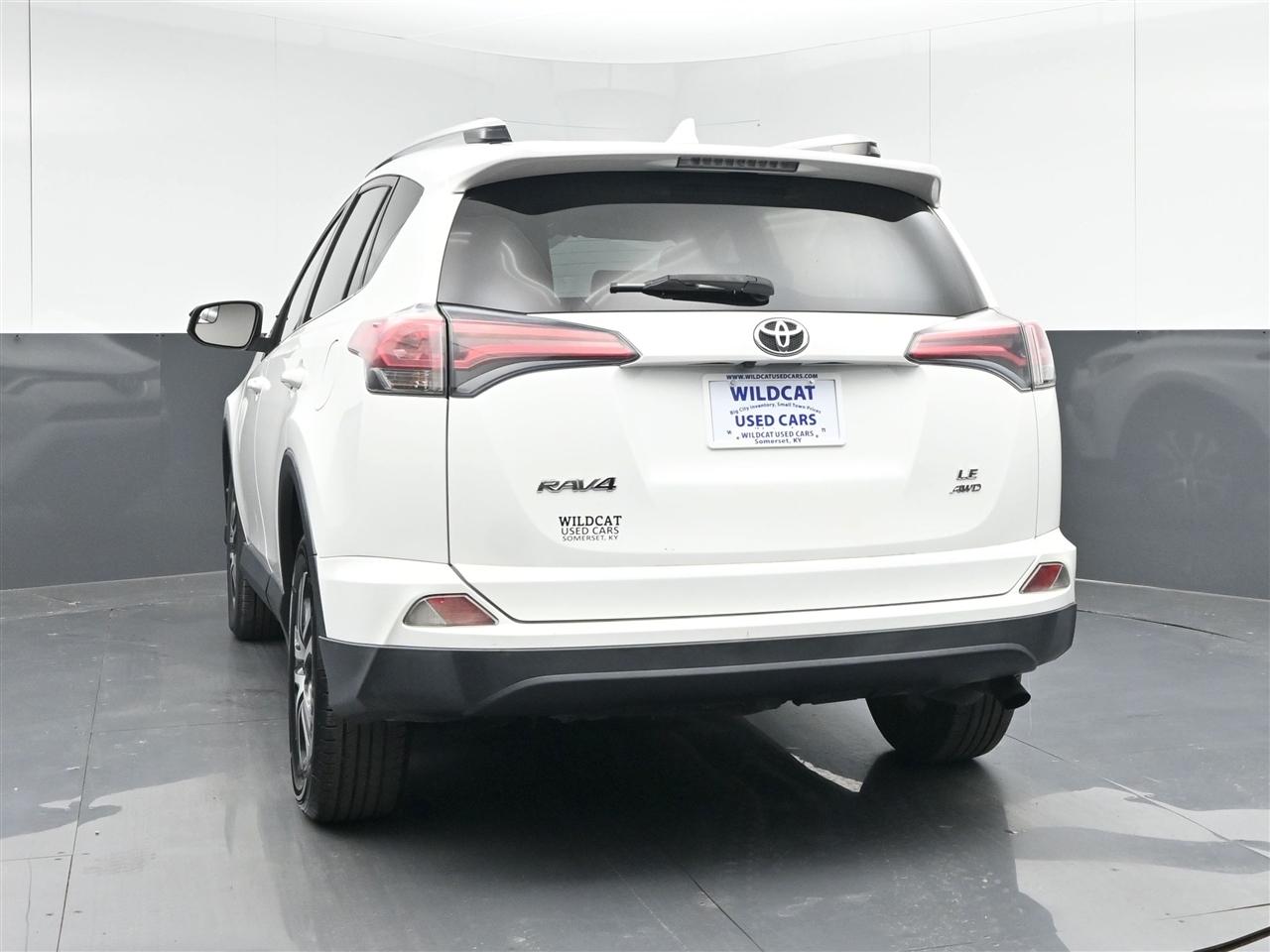 Toyota RAV4 LE AWD 2016