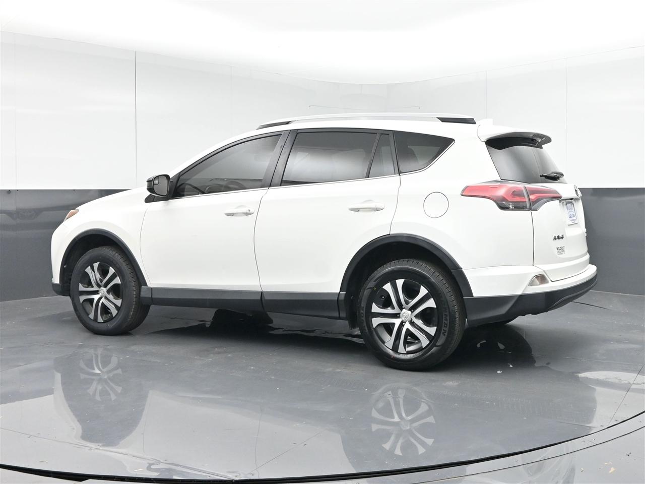 Toyota RAV4 LE AWD 2016