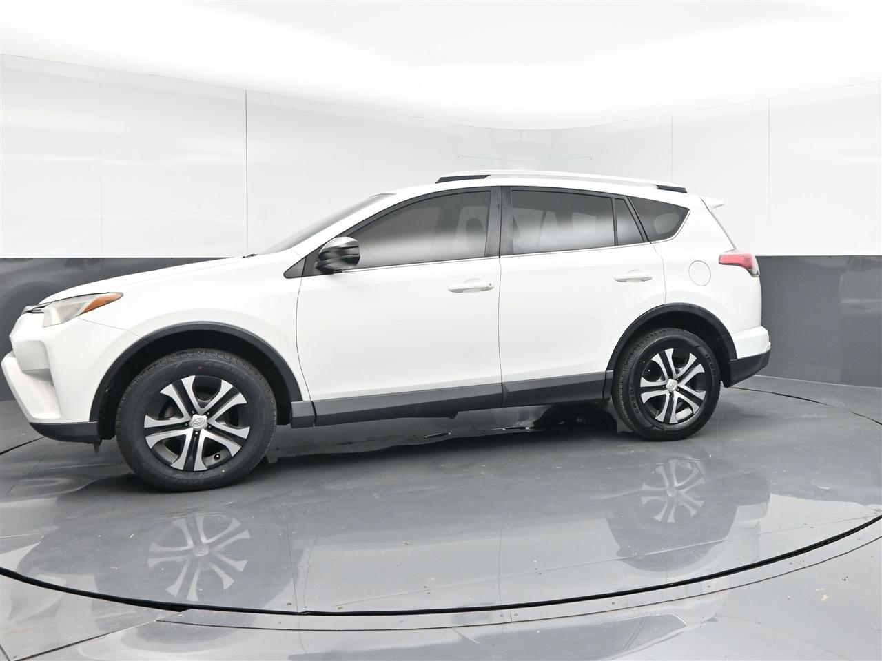 Toyota RAV4 LE AWD 2016