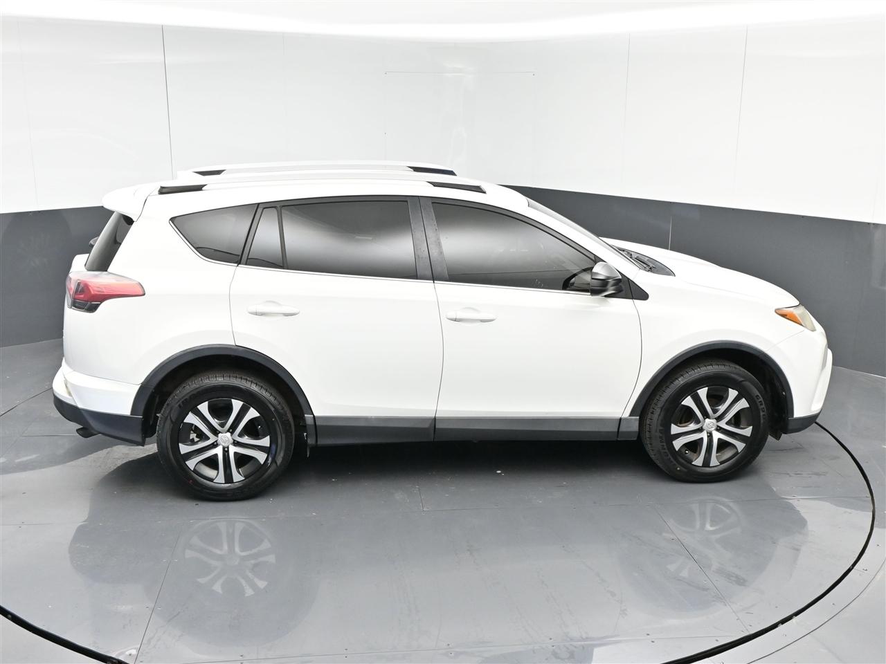 Toyota RAV4 LE AWD 2016