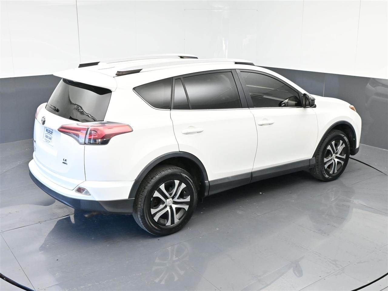 Toyota RAV4 LE AWD 2016