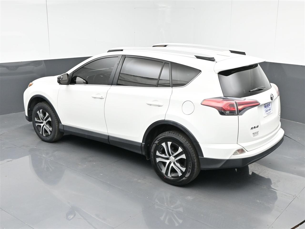 Toyota RAV4 LE AWD 2016