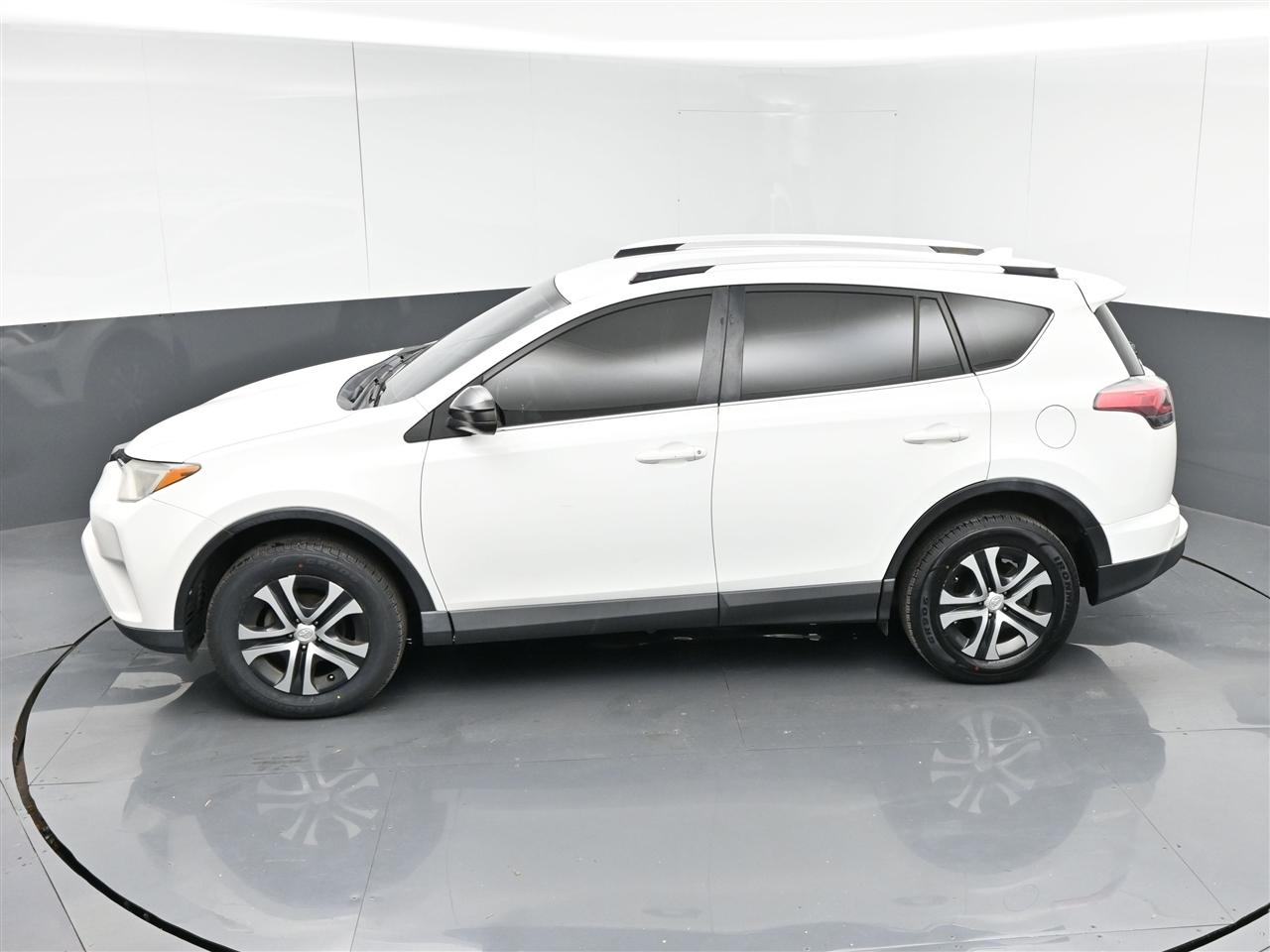 Toyota RAV4 LE AWD 2016