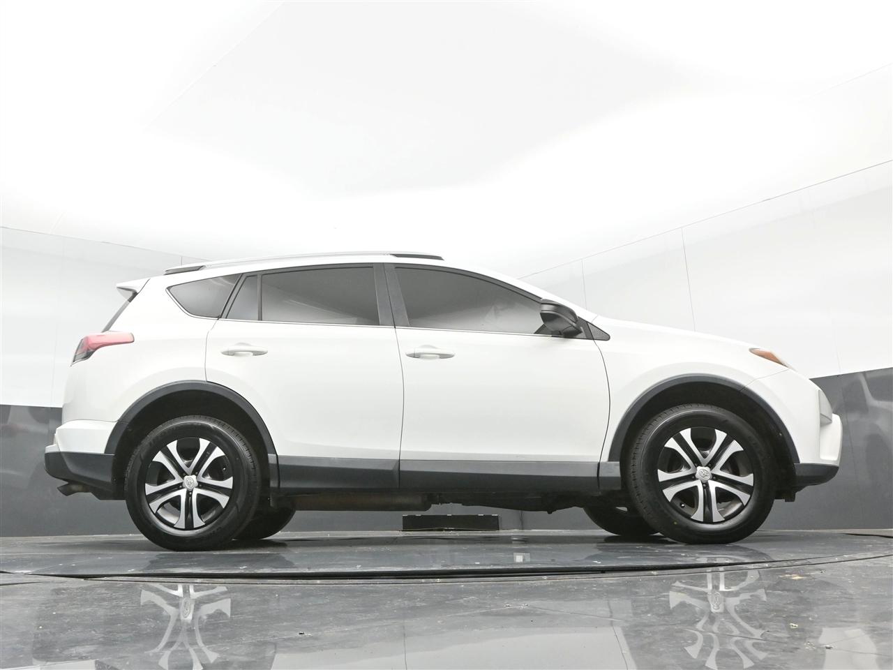 Toyota RAV4 LE AWD 2016