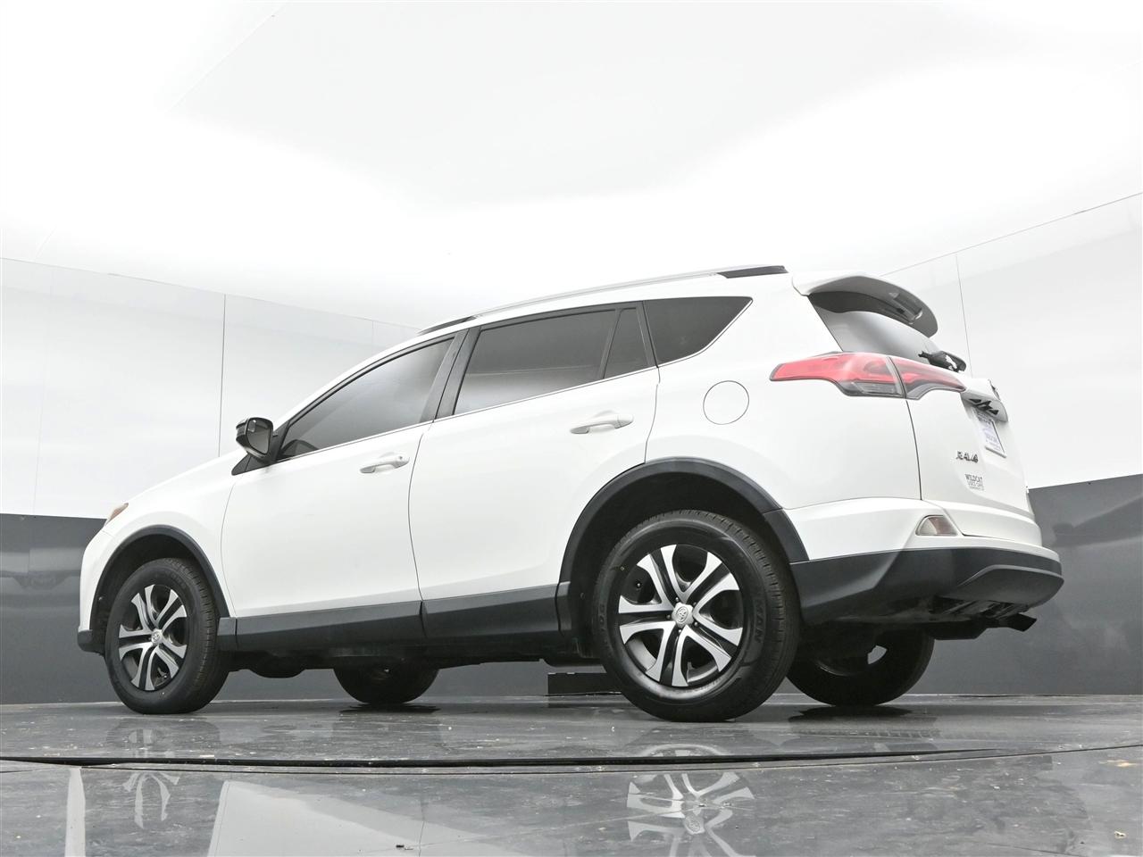 Toyota RAV4 LE AWD 2016