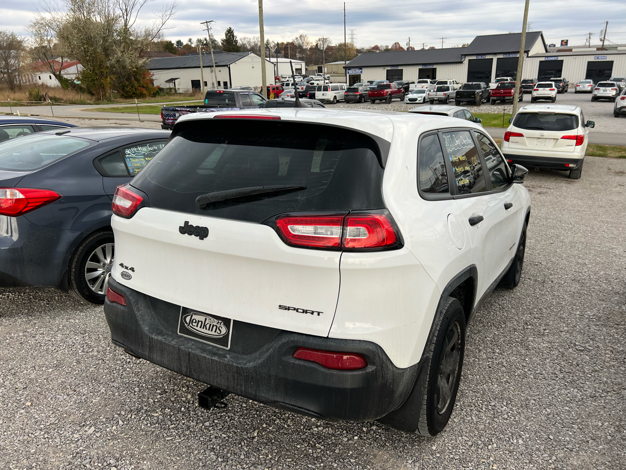 2017 Jeep Cherokee Sport photo 3