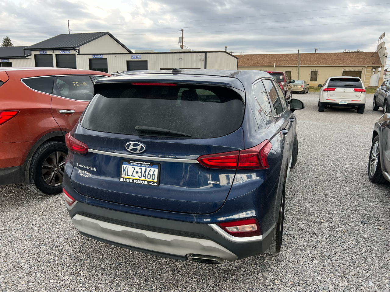 2019 Hyundai Santa Fe SE photo 3